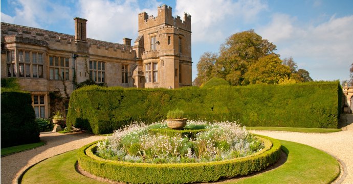 Take a stroll around the grounds of Sudeley Castle for dynamic women's netwalking in nature