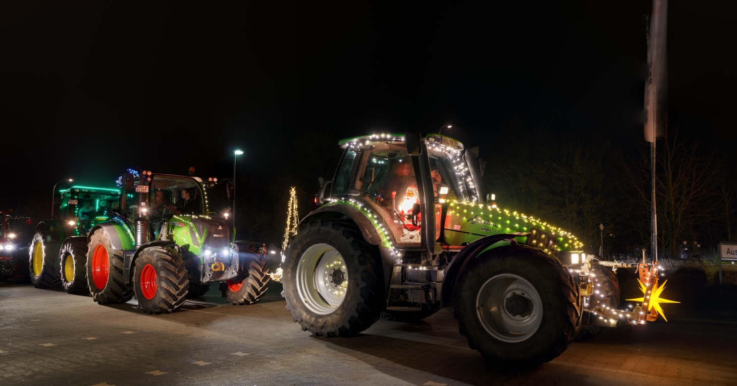 Famous illuminated tractors return to the Cotswolds this Christmas