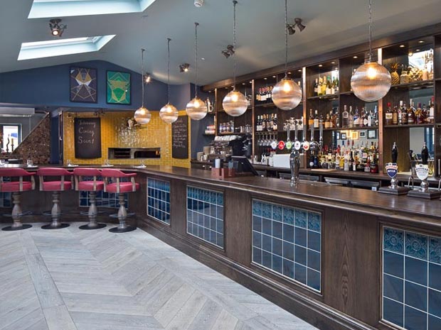 The Sheep on Sheep Street review: Contemporary Cotswold style and the best nachos in the west! 