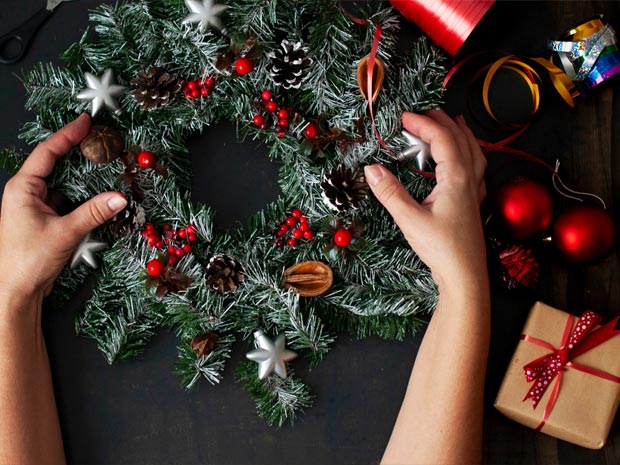 Guests can learn how to craft their own Christmas wreath at Stonehouse Courts course this December 2019.