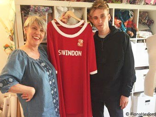 Fiona Hesford made Daisy May Cooper's Swindon Town dress for the BAFTAs.