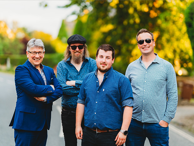 Blues lovers can expect a breathtaking and uplifting show from The Alex Voysey Blues Band this October 2021.