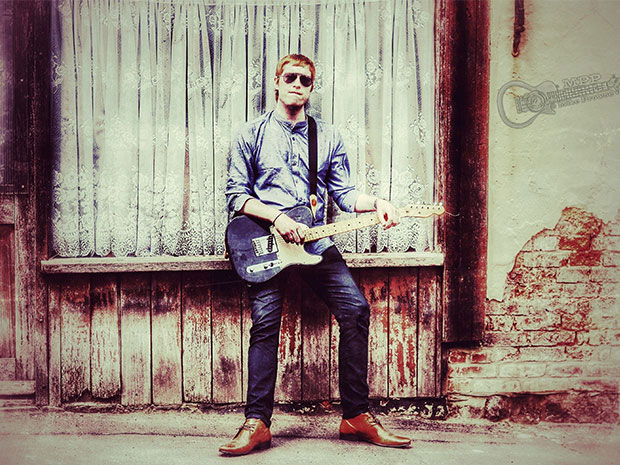 Enjoy a night of unmissable acoustic music from Andy Bennet this April.