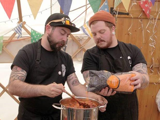 Enjoy great beer, music and spicy chilli at Crown & Sceptre in Stroud.