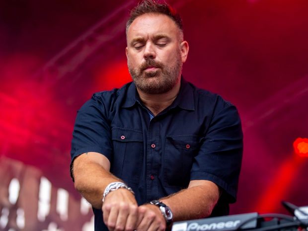 A 25-piece orchestra will be sharing the stage with Seb Fontaine at Cheltenham Racecourse.