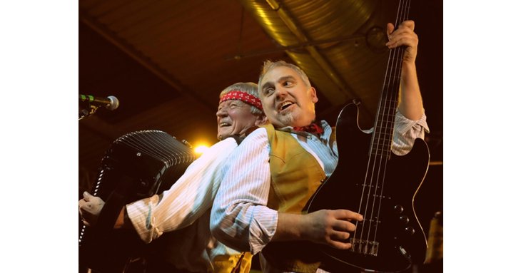 Fans of The Wurzels can see them perform live at the November Meeting at Cheltenham Racecourse.