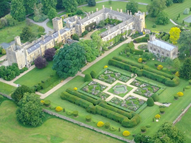 Sudeley Castle launches hunt for 2018 volunteers