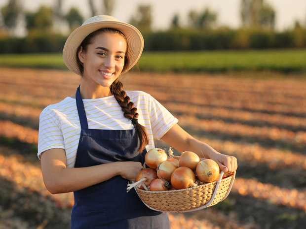 The Newent Onion Fayre is back for 2022  complete with world-famous onion eating competition.