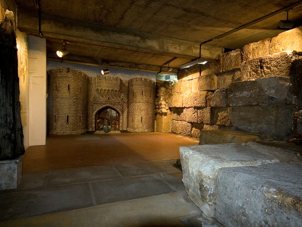 Discover the chamber ruins at the Museum of Gloucester.