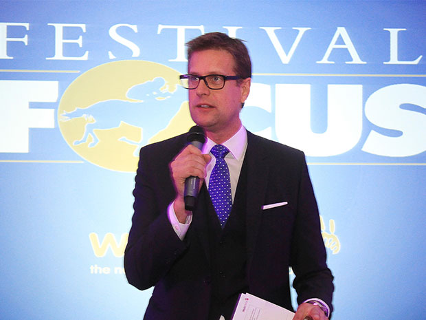 Audiences can expect an entertaining fundraising evening in Cheltenham with host Ed Chamberlin.  Thousand Word Media