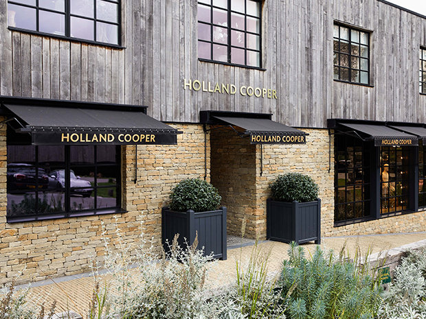 Cheltenham-based designer, Jade Holland Cooper, has had fashion fans on tenterhooks – with the new Holland Cooper boutique in Charlton Kings finally opening this October 2021.