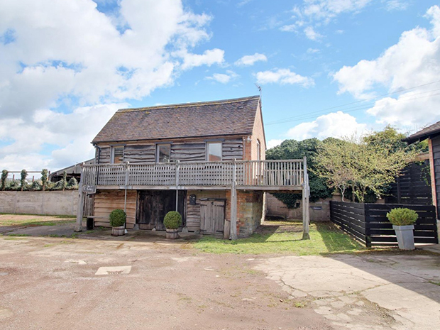 The estate in Hartpury also comes with two rental cottages within the grounds, which would make great holiday lets.