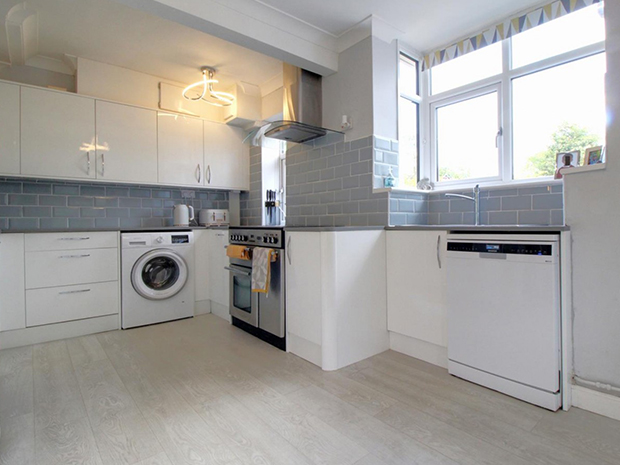 It benefits from a modern kitchen with high gloss cupboards, lots of worktop space and plenty of room for appliances.