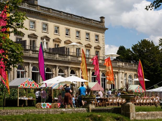 Start planning the wedding of dreams at Cowley Manors Open Day.