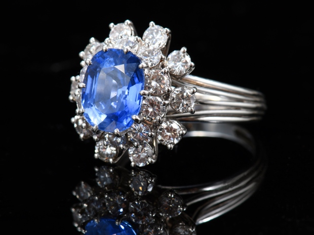 An example of the jewellery which has gone on sale at Stroud Auction Rooms.