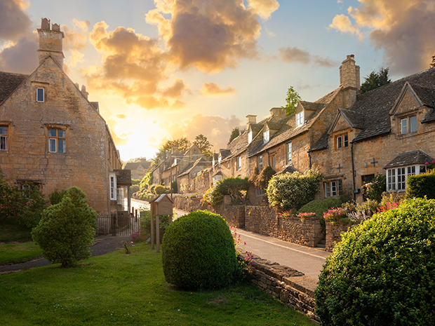 VisitBritains inbound tourism forecast indicates that international tourists will start returning to the UK in 2021.