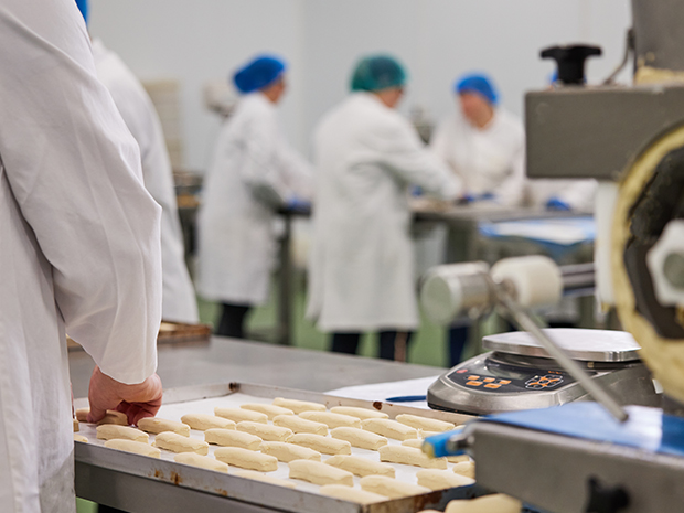 925,000 baked goods are produced each month.