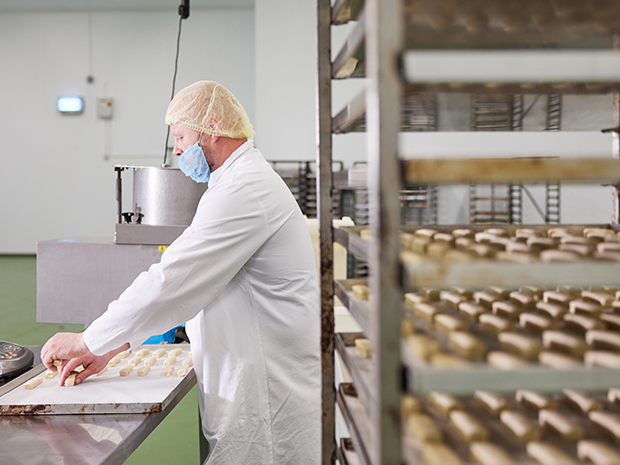 A new free-from pod protects gluten and dairy free products within the new Cheltenham factory, catering for increased demand.