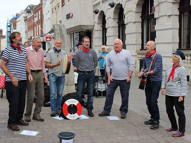 What will Gloucester do with the Drunken Sailors? Singalong with them, of course! At Gloucester Shanty Festival 2022.