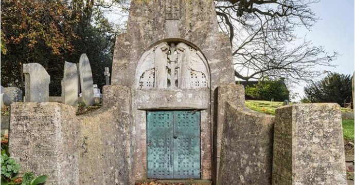 Secret Stroud mausoleum is one of Gloucestershire's only buildings listed by Historic England in 2022