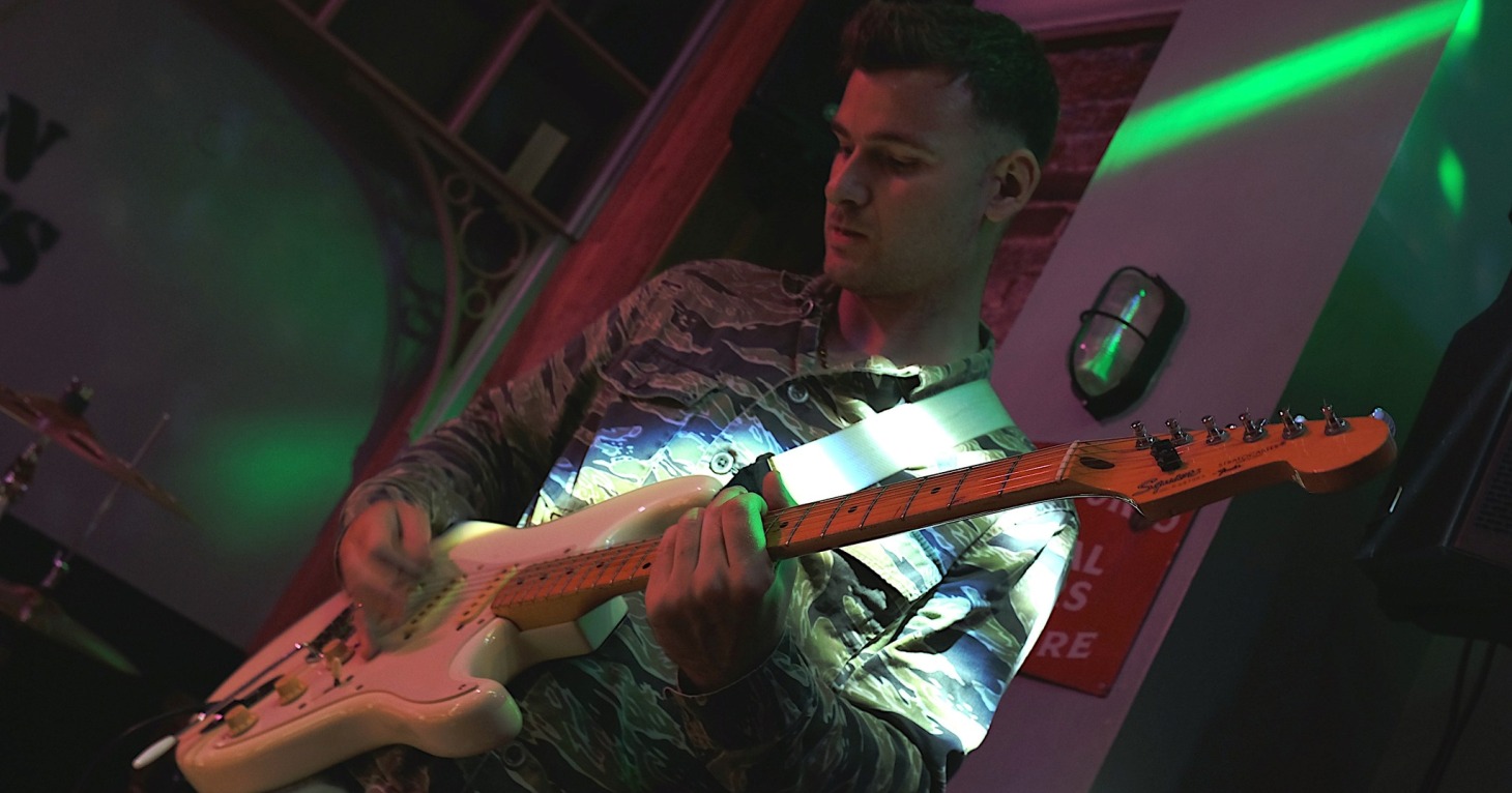 Enjoy a laid-back evening of food, drinks and rock anthems with live music at Brickhampton Court