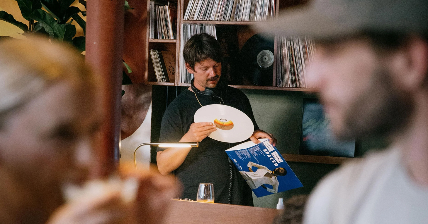 Soak up spontaneous jam sessions and chilled Jazz Festival vibes at Parler