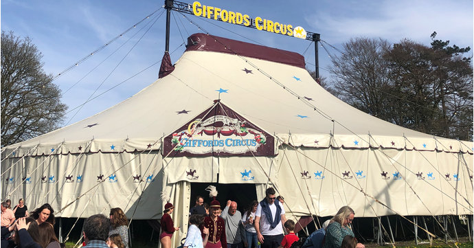 Giffords Circus tour in Gloucestershire
