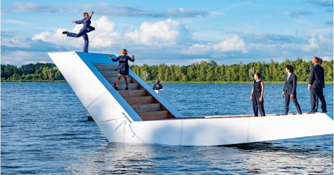 Gloucester hosts UK premiere of floating circus show
