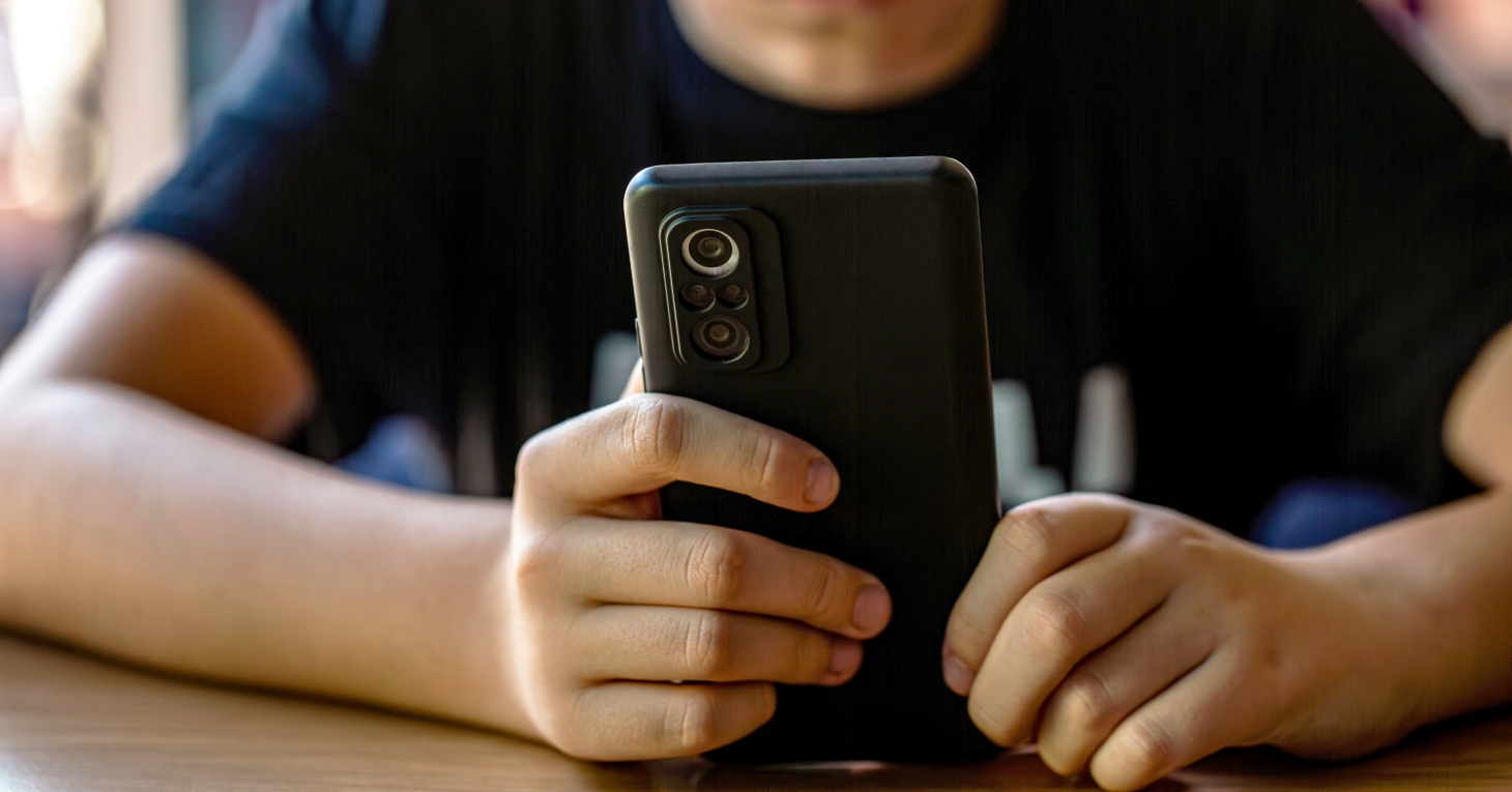 Gloucestershire tech expert reveals how to safely set up a new mobile phone for your child