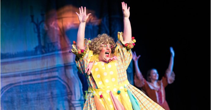 'Fee-fi-fo-fum!' Jack and the Beanstalk stomps into the Cotswolds for Christmas