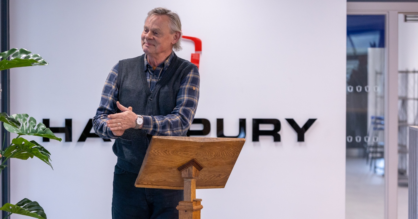 Martin Clunes cuts the ribbon on new state-of-the-art veterinary nursing and technical skills centre