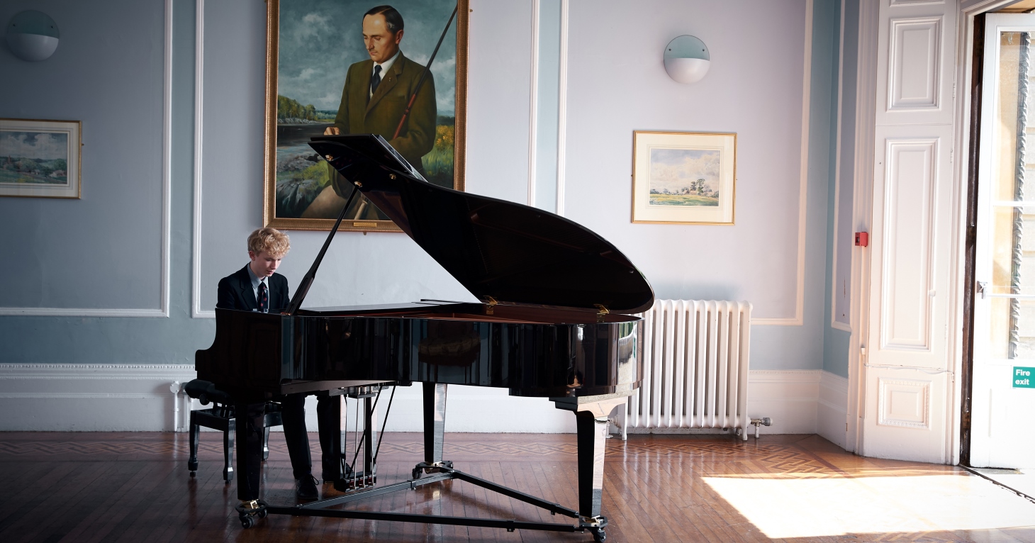 ‘I never even considered going anywhere else for Sixth Form, I have always been so happy at Rendcomb’: Meet the Rendcomb College Sixth Form student