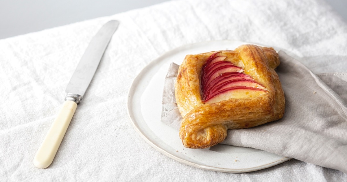 Tuck into its organic breads, pastries and cakes, with views of Imperial Gardens.