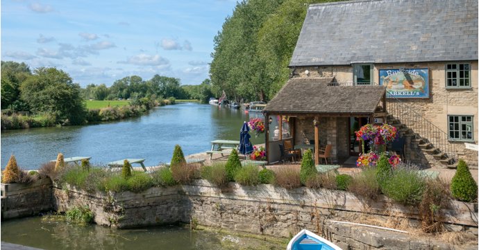 14 best riverside pubs in Gloucestershire