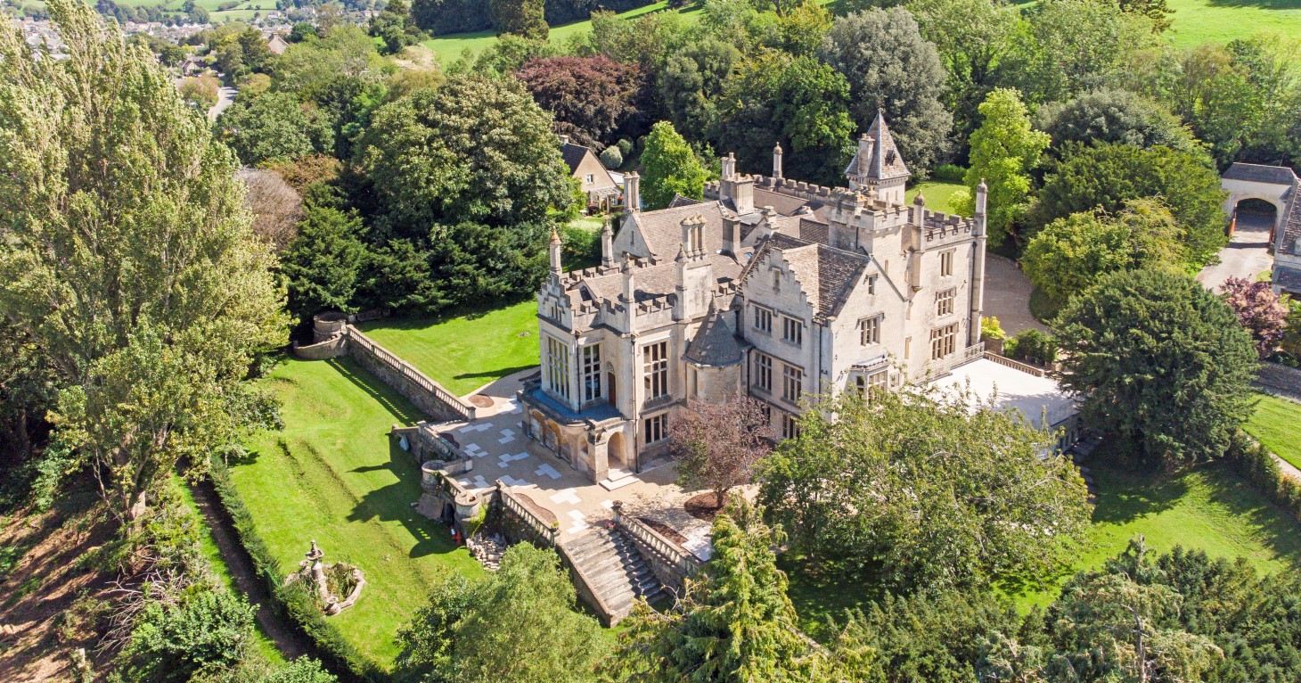Live in a baron's country manor house near Stroud for £17,000 a month
