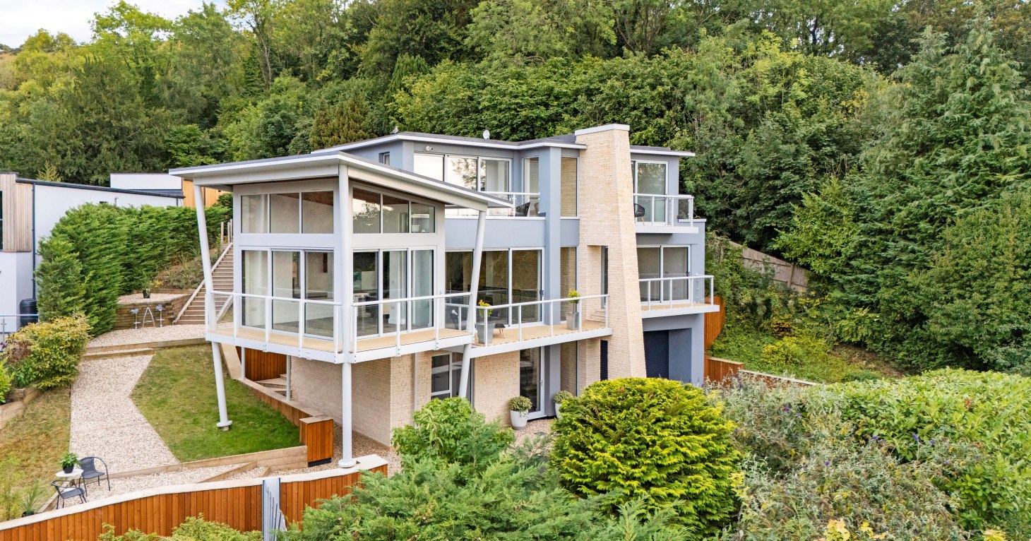 £2 million Leckhampton residence showcasing panoramic countryside views goes up for sale for the first time