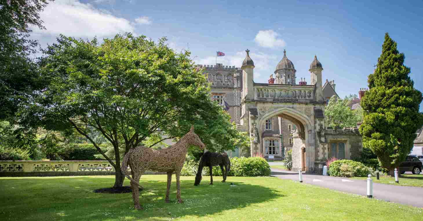 Historic mansion hotel partners with world-renowned sculptor to launch artist in residence showcase