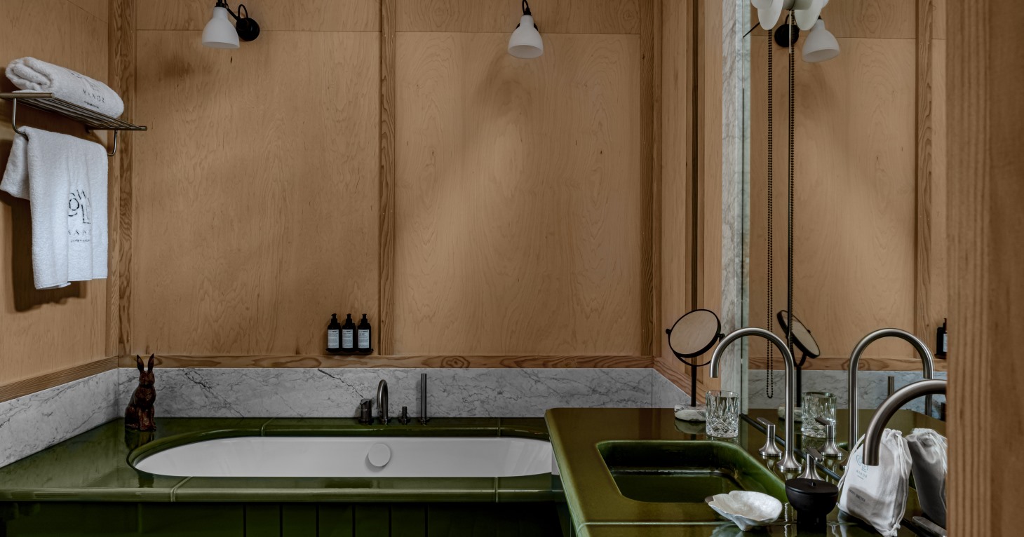 Bathroom in Cowley Manor hotel room