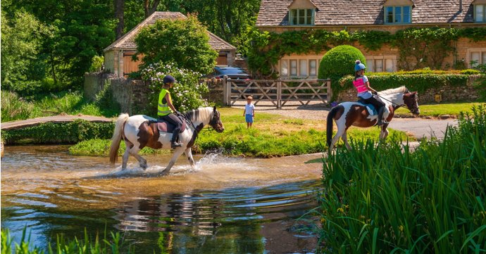 Holiday experts reveal insider 'secrets' to the perfect family-friendly weekend in the Cotswolds