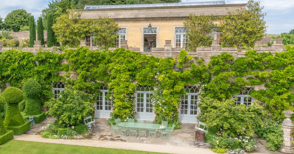 On an estate filled with meadows, lawns and delicate rose gardens, Belvedere at Euridge Manor makes a glorious countryside escape.